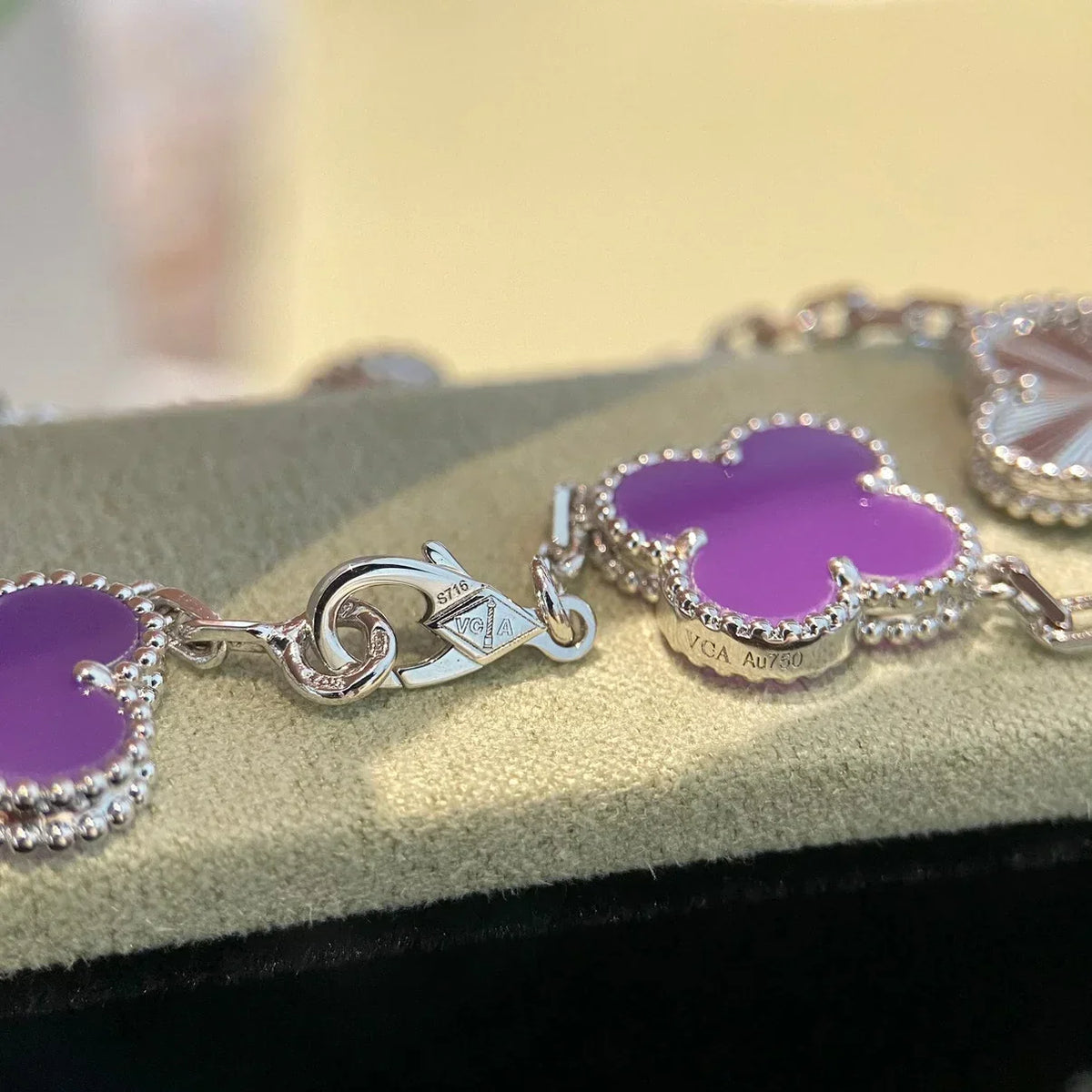 [Elara]GLÜCKSKLEE-ARMBAND MIT 5 MOTIVEN – VIOLETTE KOLLEKTION