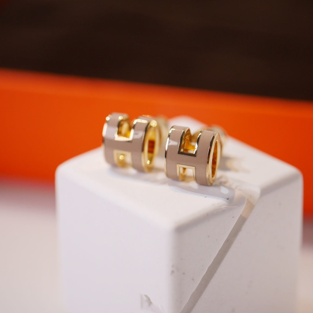 [Elara]MINI POP H GOLD EARRINGS GREY
