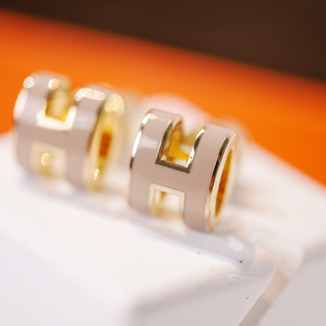 [Elara]MINI POP H GOLD EARRINGS GREY