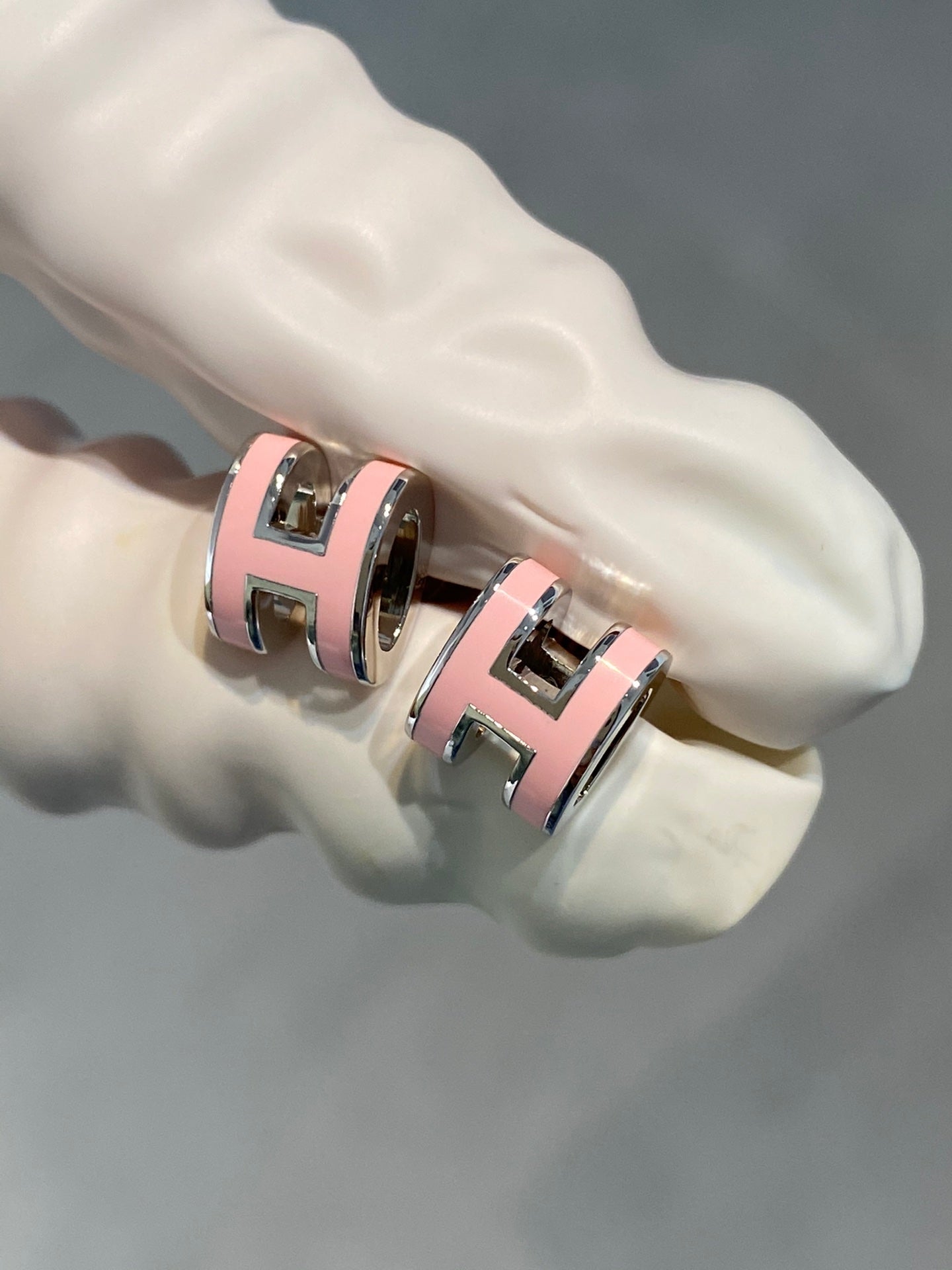[Elara]MINI POP H SILVER EARRINGS PINK