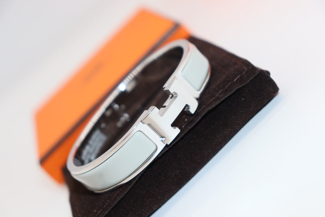 [Elara]H LIGHT BLUE BRACELET