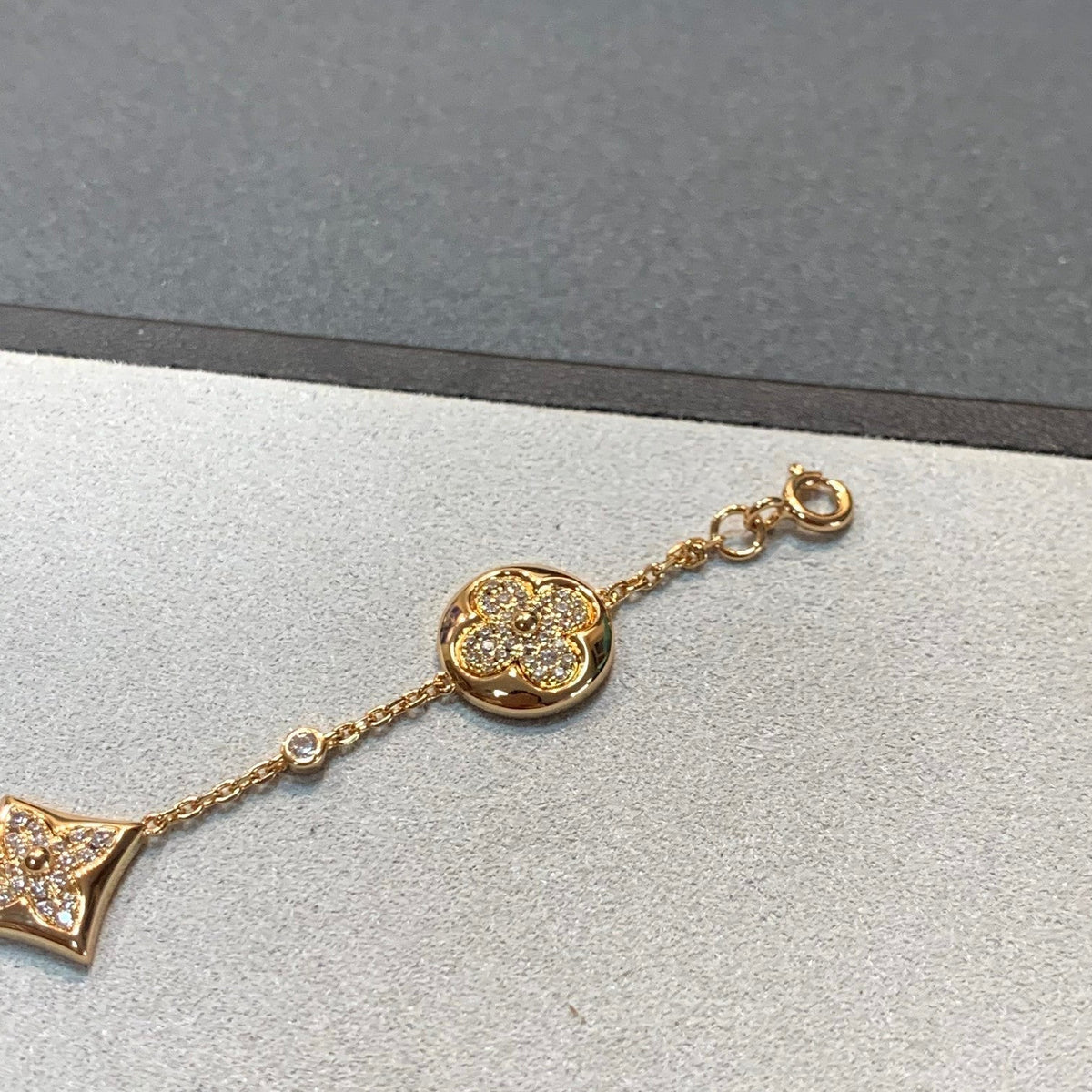 [Elara]ARMBAND "STERN UND SONNE" MIT 4 MOTIVEN, GOLD UND DIAMANTEN