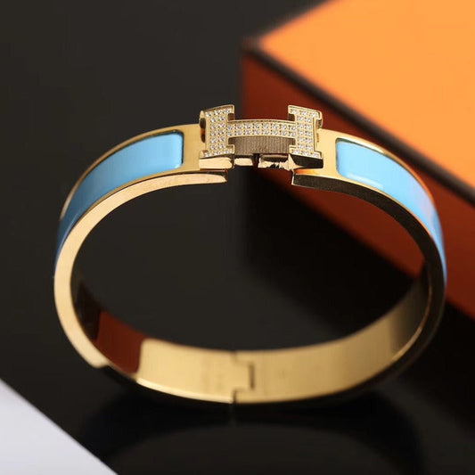 [Elara]H WOLKENBLAUES ARMBAND GOLD DIAMANT