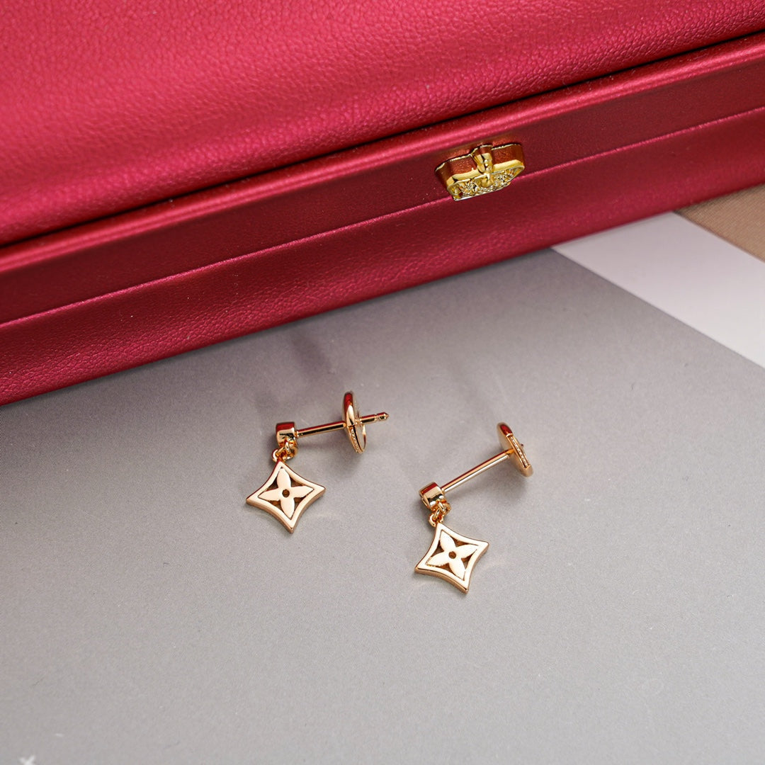 [Elara]STAR EARRINGS GOLD