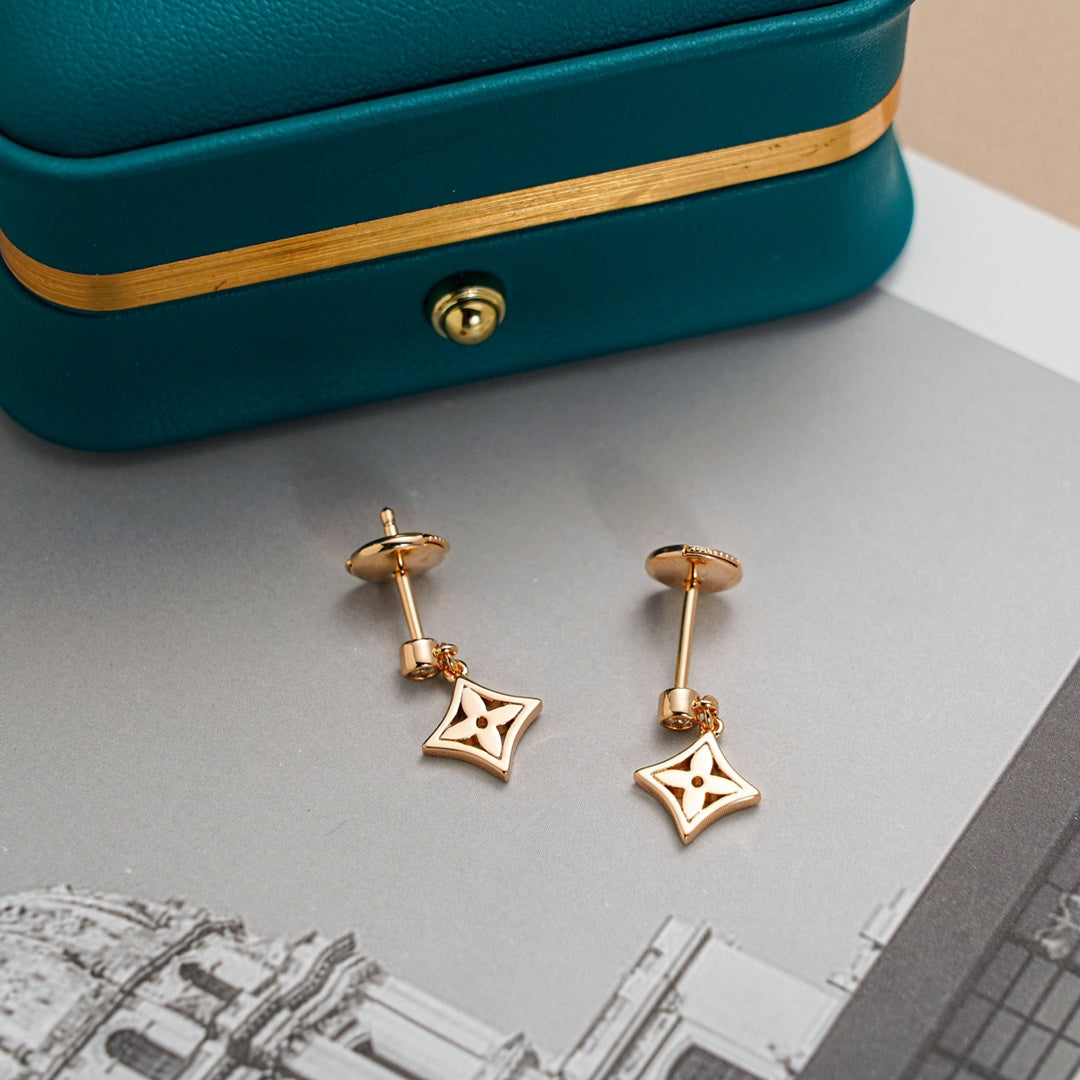 [Elara]STAR EARRINGS GOLD