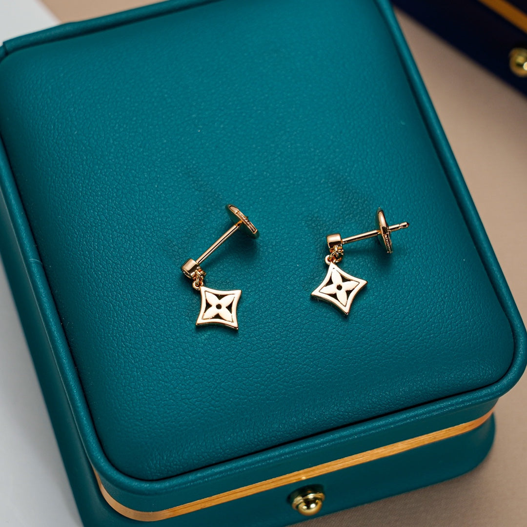 [Elara]STAR EARRINGS GOLD