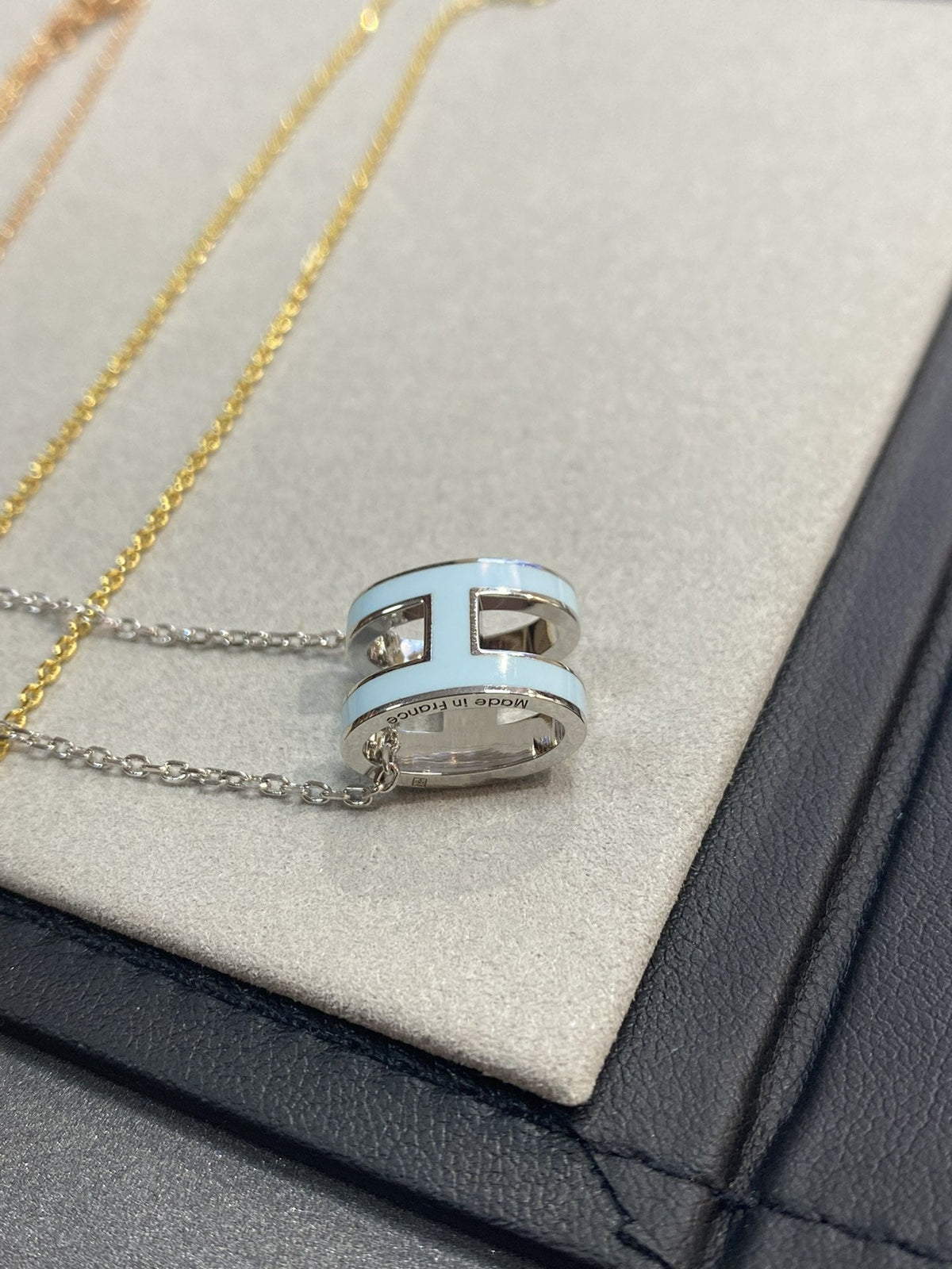 [Elara]POP H LIGHT BLUE NECKLACE