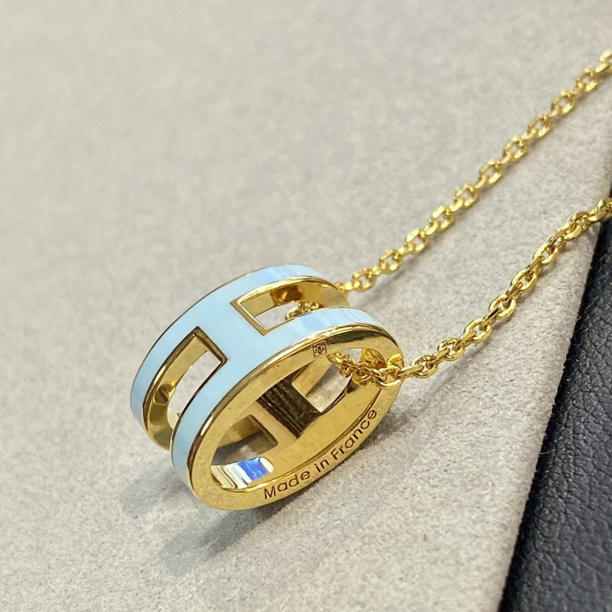 [Elara]POP H LIGHT BLUE NECKLACE