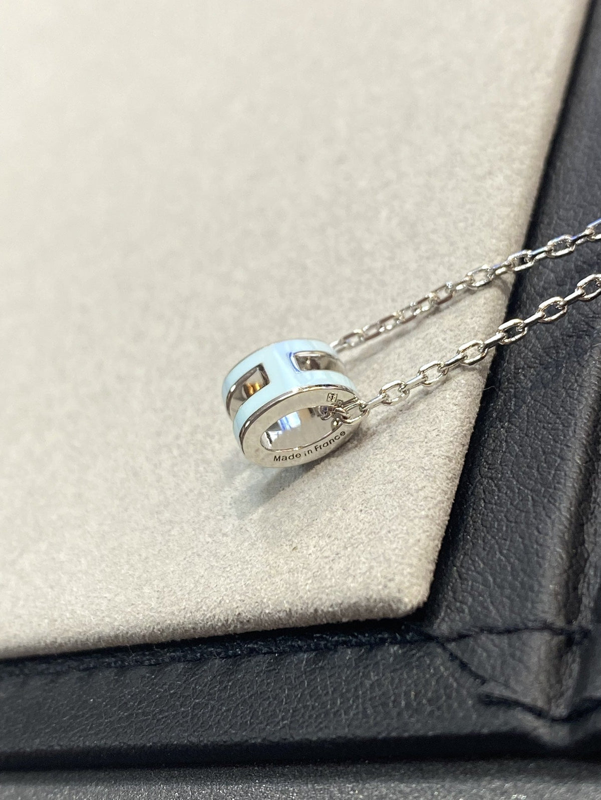[Elara]POP H LIGHT BLUE NECKLACE