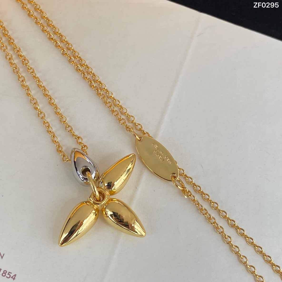 [Elara]LOUISETTE PEDANT GOLD NECKLACE