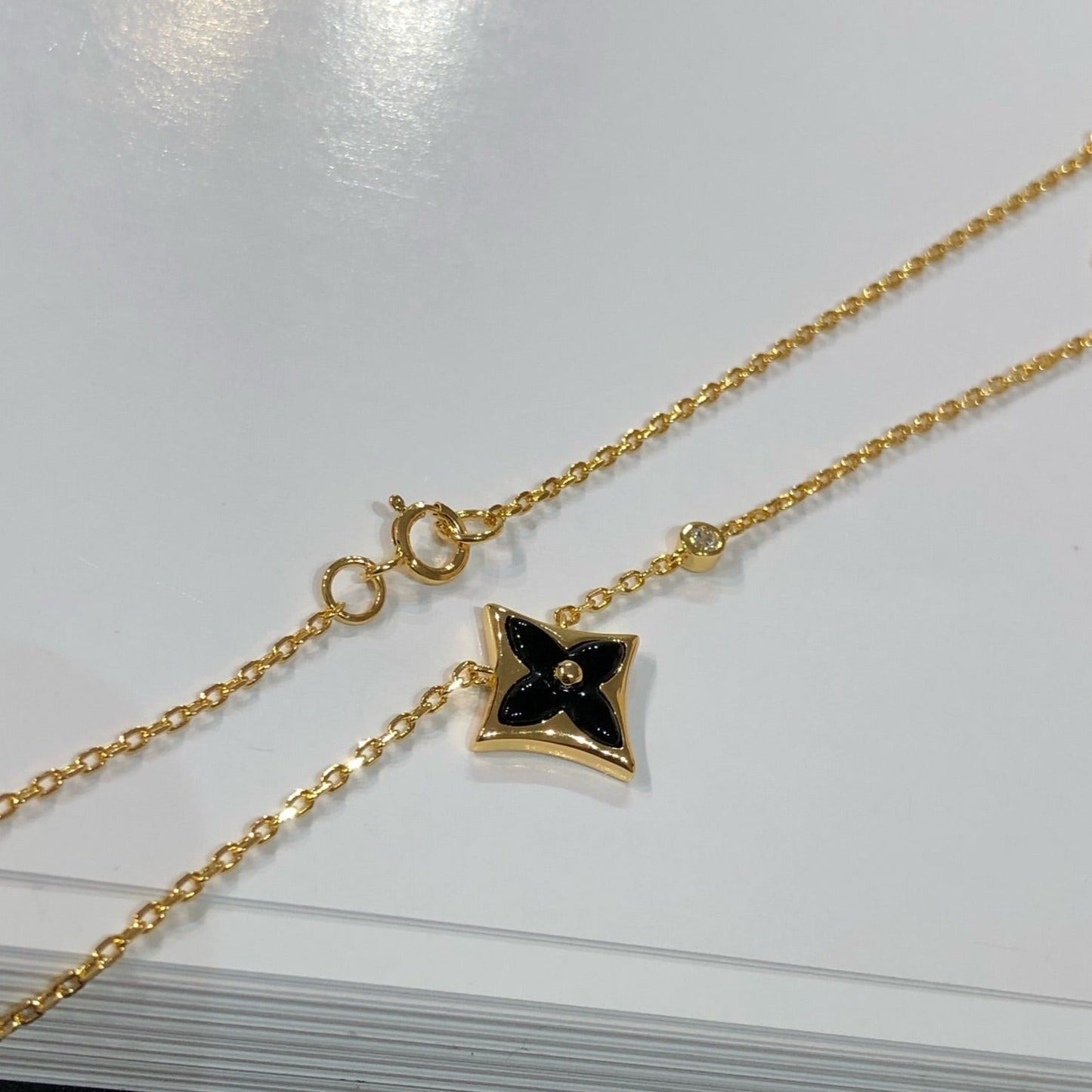 [Elara]STAR BLACK MOP NECKLACE