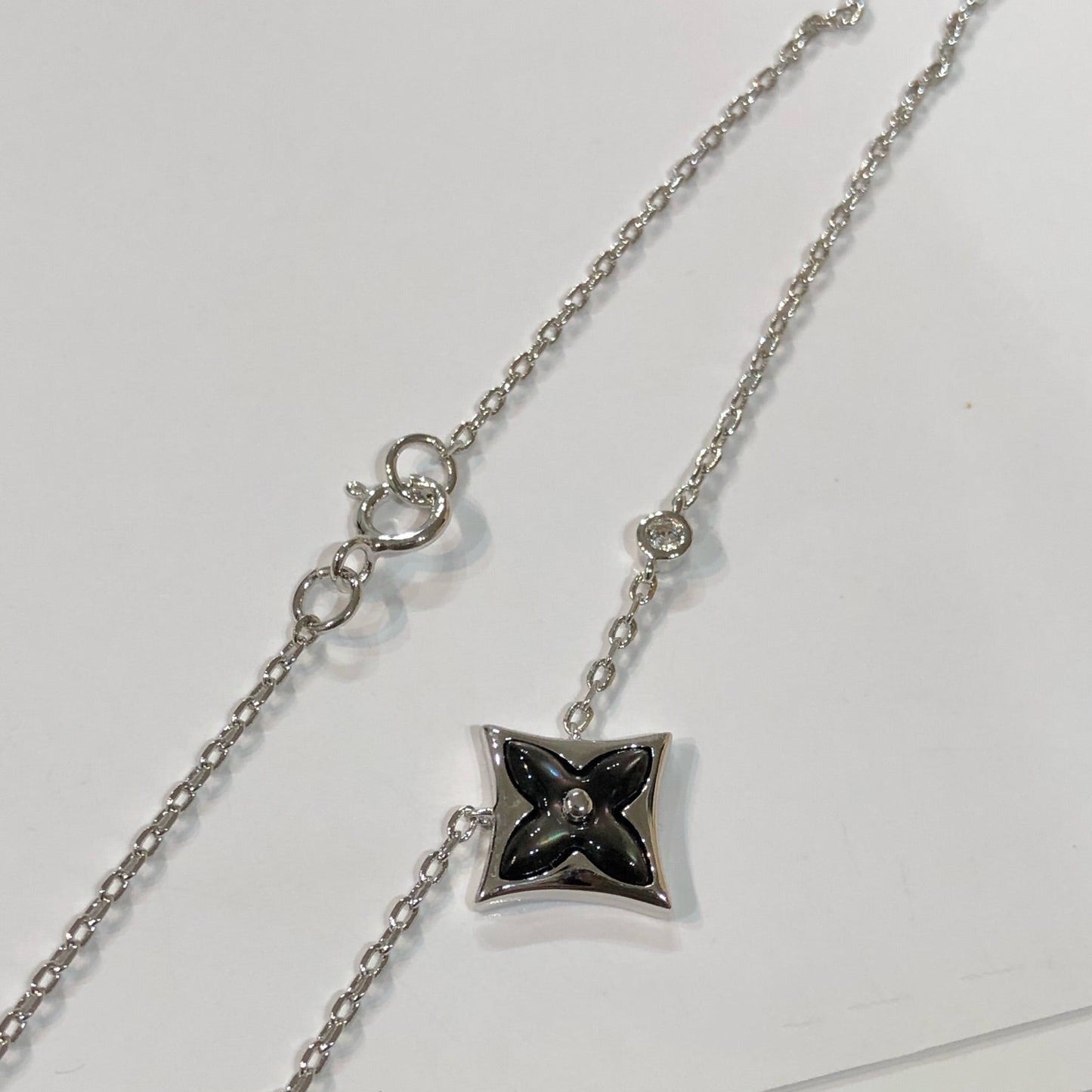 [Elara]STAR BLACK MOP NECKLACE