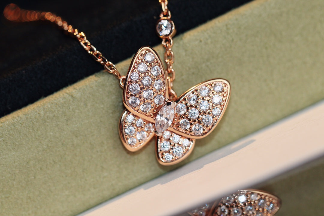 [Elara]HALSKEKETTE MIT SCHMETTERLING-DIAMANT-ANHÄNGER