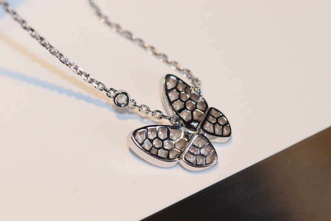 [Elara]HALSKEKETTE MIT SCHMETTERLING-DIAMANT-ANHÄNGER