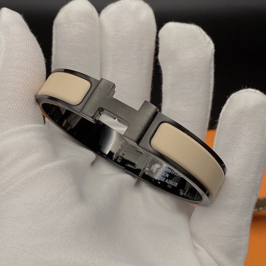 [Elara]H ARMBAND 12MM SCHWARZ BEIGE KERAMIK