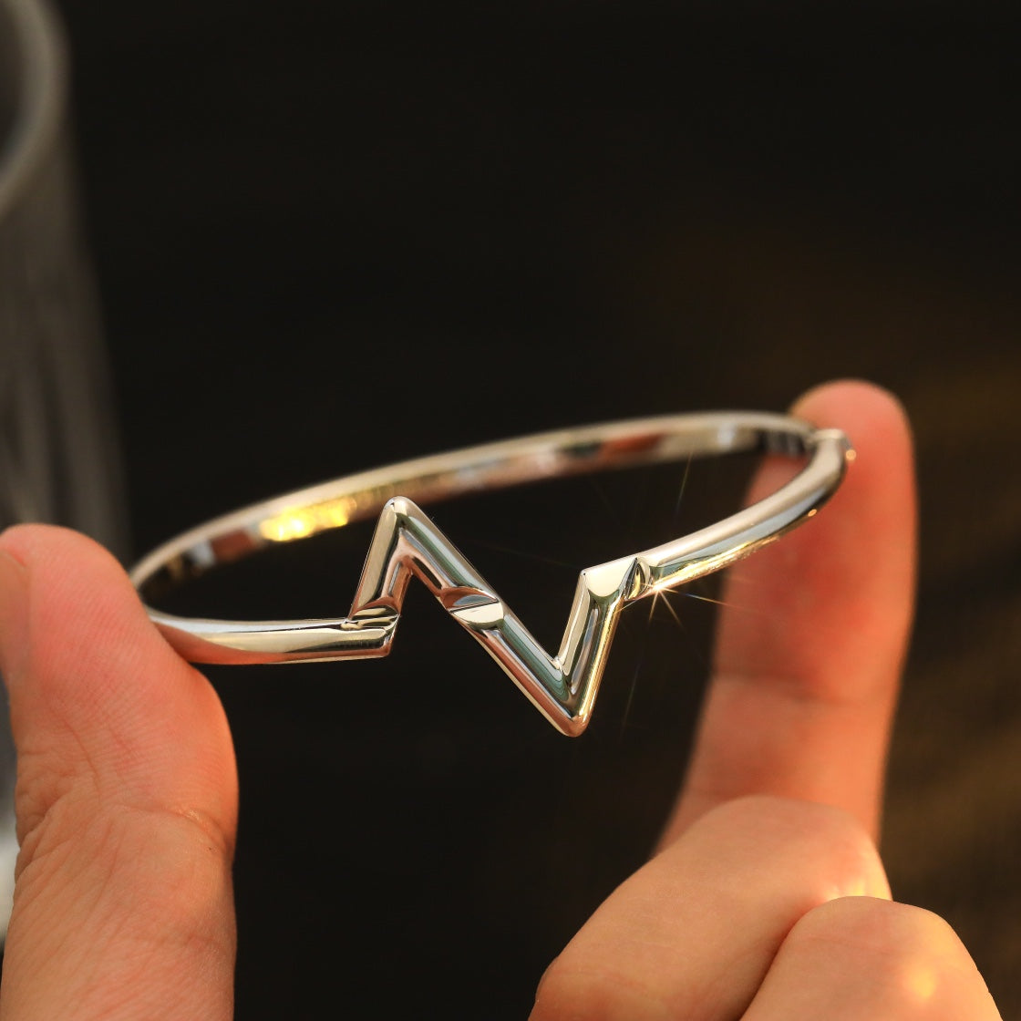 [Elara]VOLTE UPSITE DOWN ARMBAND