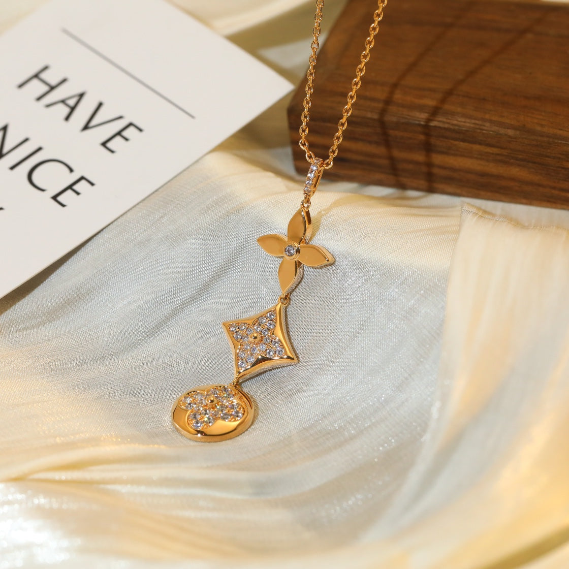 [Elara]STAR AND SUN DIAMOND ROSE GOLD NECKLACE