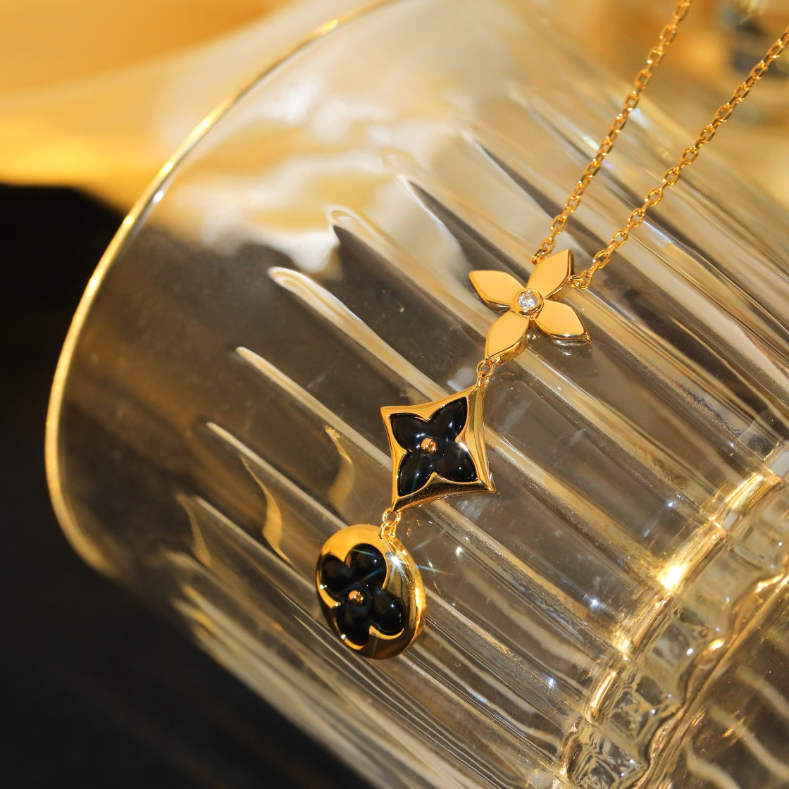 [Elara]STAR AND SUN ONYX ROSE GOLD NECKLACE