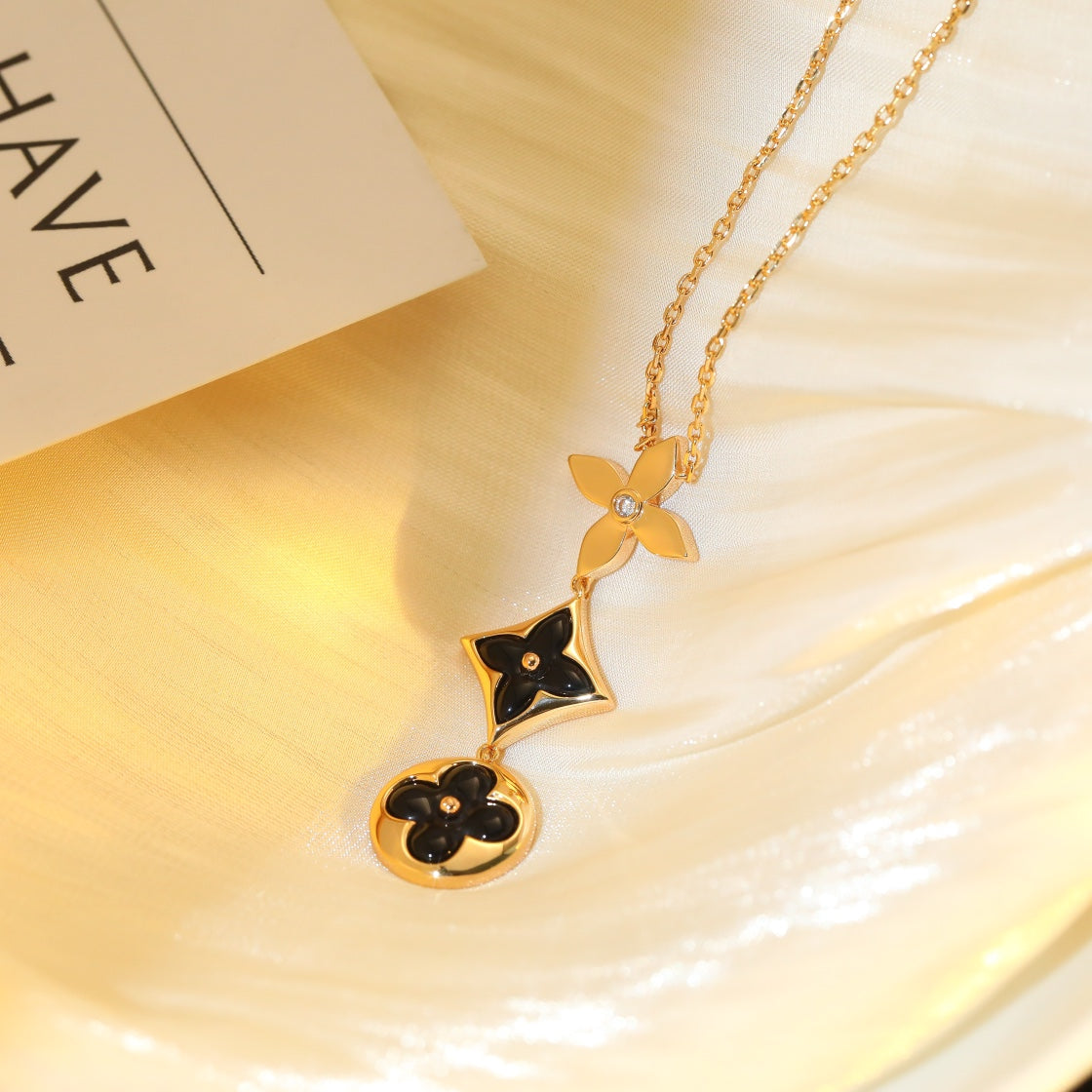 [Elara]STAR AND SUN ONYX ROSE GOLD NECKLACE