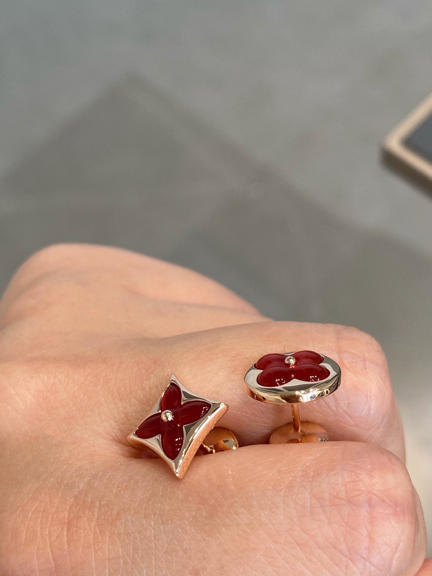 [Elara]STAR AND SUN ROSE GOLD CARNELIAN STUD EARRINGS