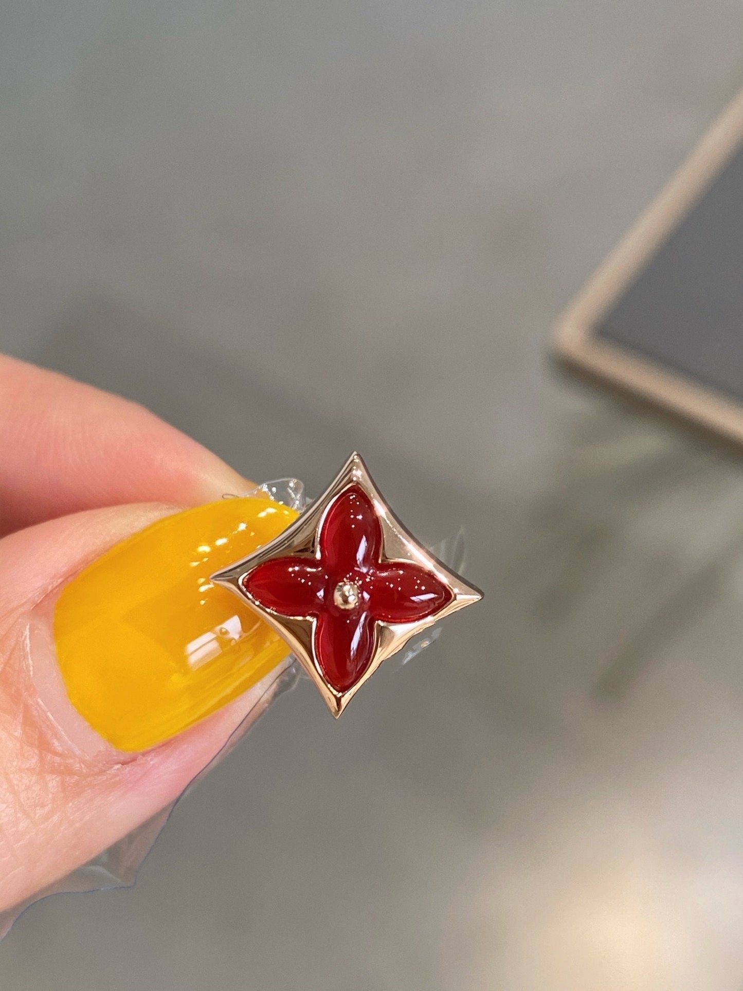 [Elara]STAR AND SUN ROSE GOLD CARNELIAN STUD EARRINGS