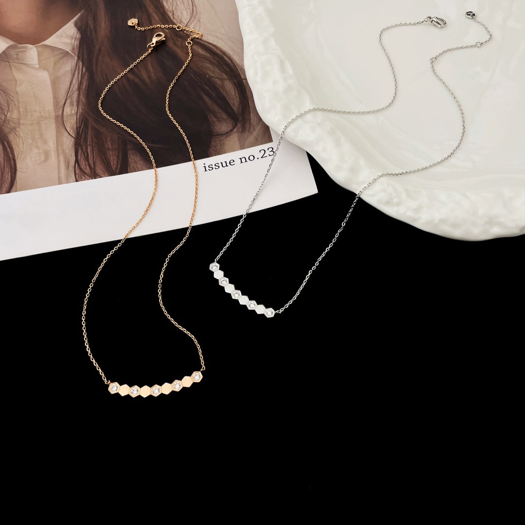 [Elara]BEE MY LOVE DIAMOND NECKLACE