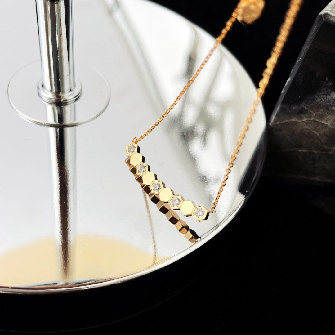 [Elara]BEE MY LOVE DIAMOND NECKLACE