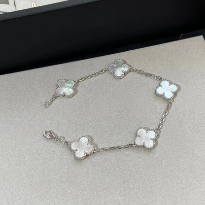 [Elara]LUCKY CLOVER 5-MOTIF-ARMBAND - WEISSE PERLMUTTKOLLEKTION