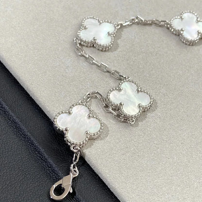 [Elara]LUCKY CLOVER 5-MOTIF-ARMBAND - WEISSE PERLMUTTKOLLEKTION