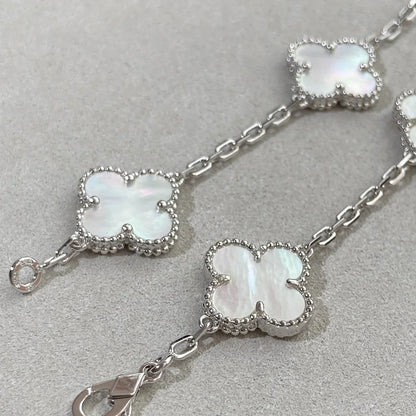 [Elara]LUCKY CLOVER 5-MOTIF-ARMBAND - WEISSE PERLMUTTKOLLEKTION