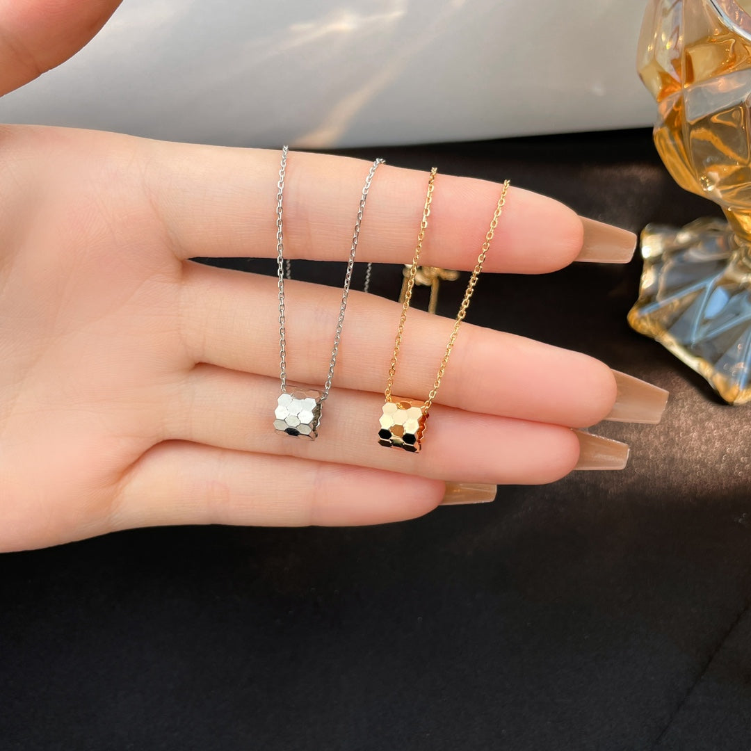 [Elara]BEE MINI NECKLACE