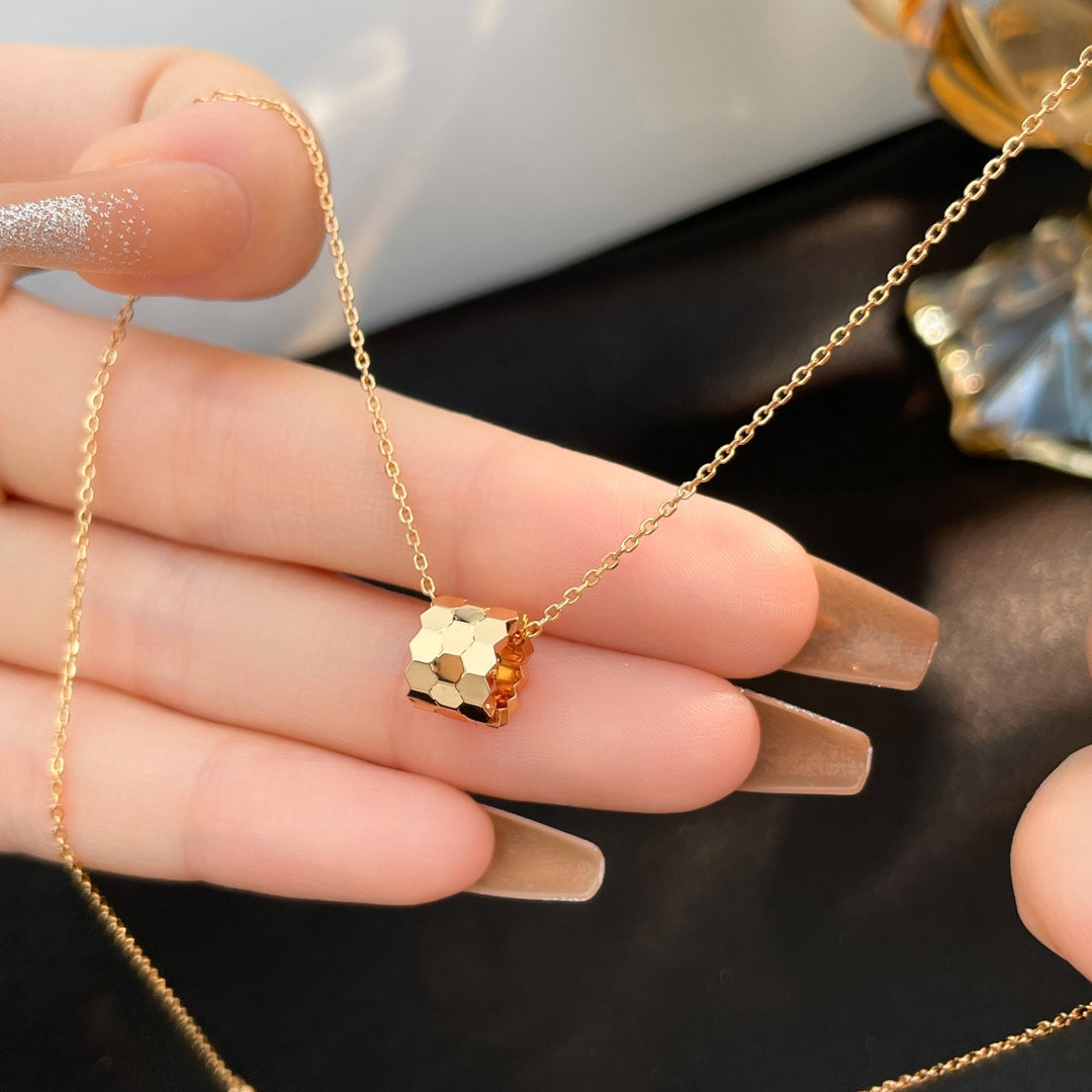 [Elara]BEE MINI NECKLACE