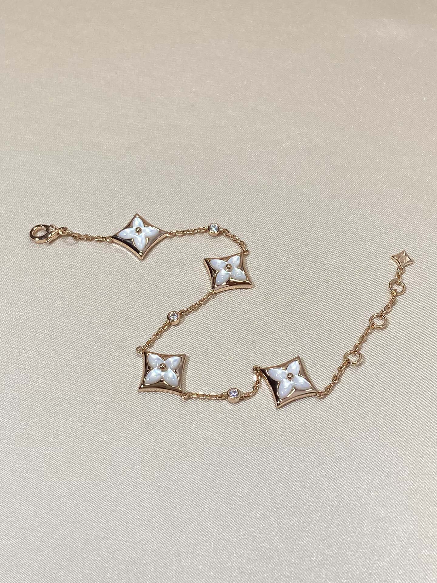 [Elara]STAR 4 MOTIV PERLMUTT DIAMANT ROSÉGOLD ARMREIF