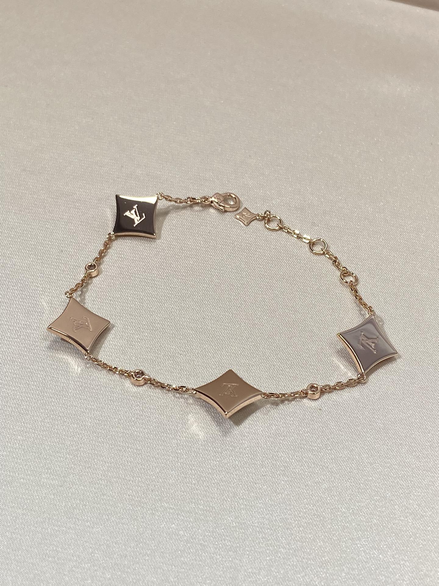 [Elara]STAR 4 MOTIV PERLMUTT DIAMANT ROSÉGOLD ARMREIF