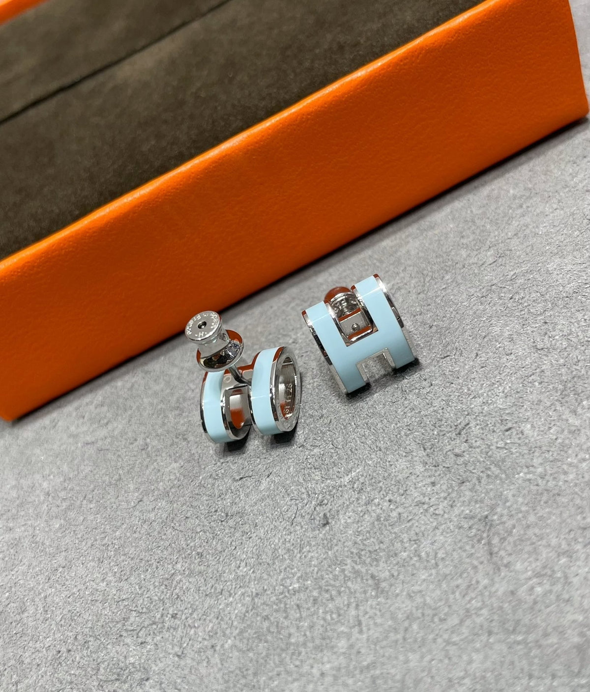 [Elara]POP H SKY BLUE STUD EARRINGS