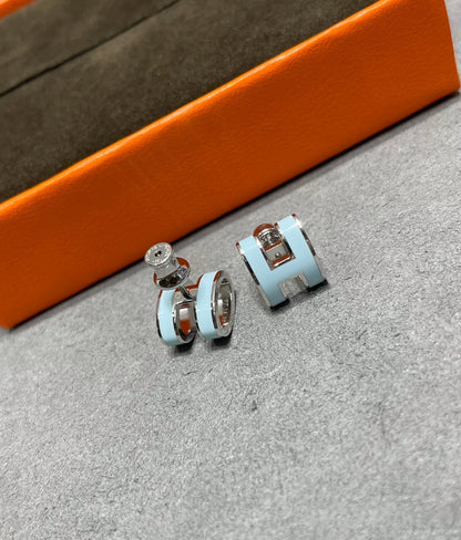 [Elara]POP H SKY BLUE STUD EARRINGS