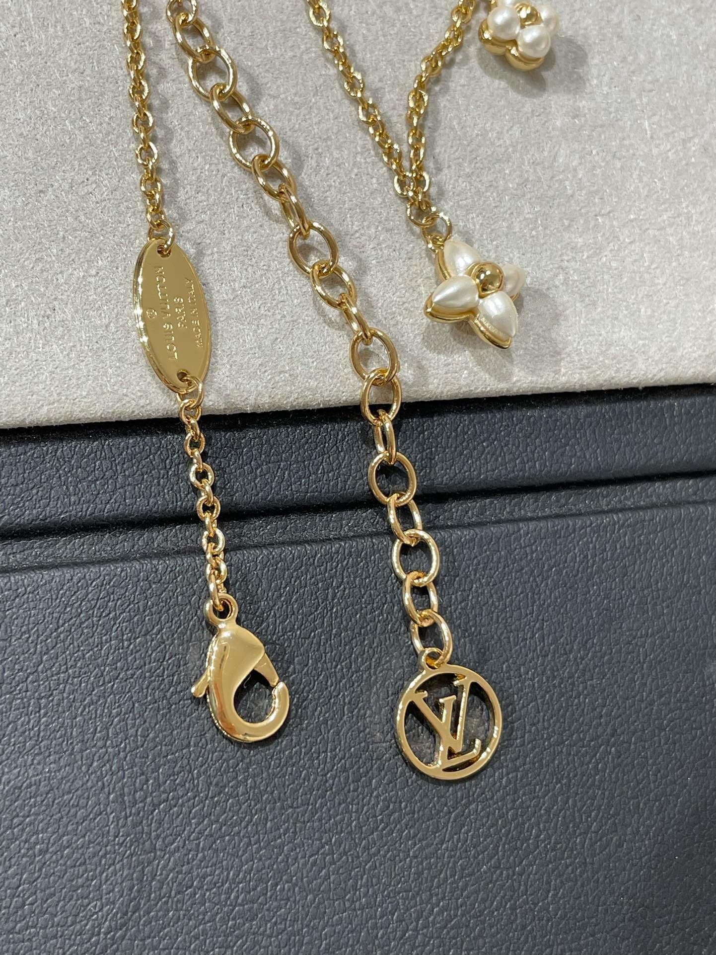 [Elara]FLOWERGRAM GOLD MOP ダブルロウネックレス