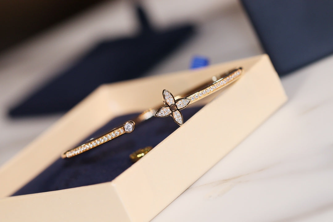 [Elara]IDYLLE GOLD OPEN BRACELET DIAMOND PAVED