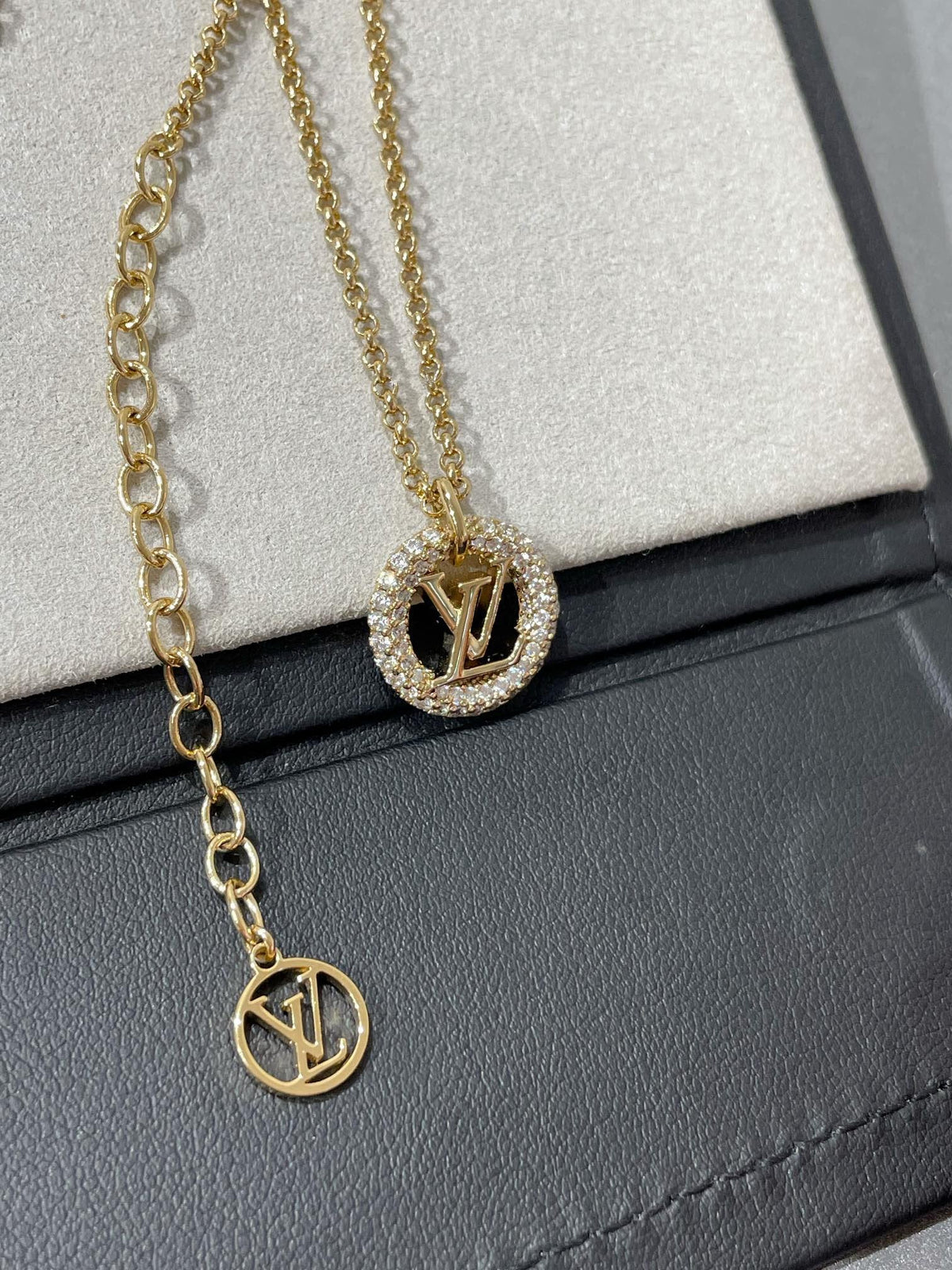 [Elara]BY NIGHT DIAMOND PAVED NECKLACE