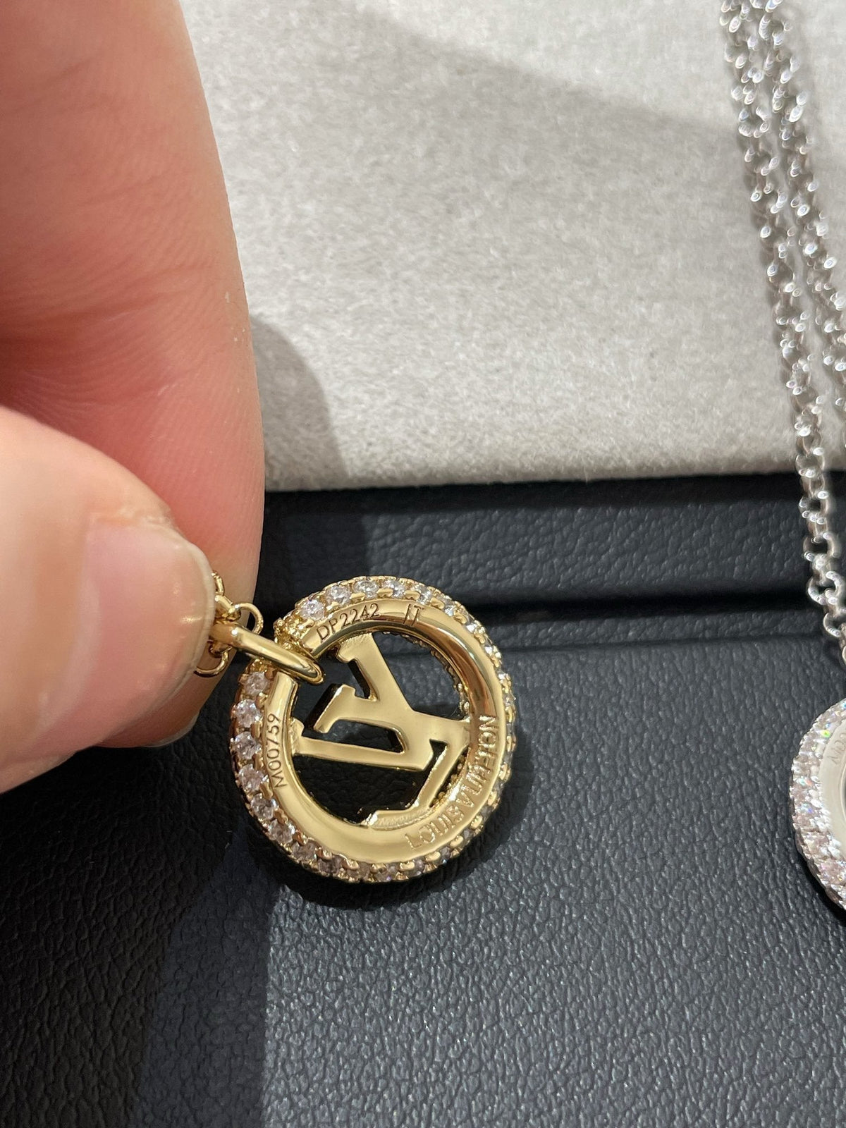 [Elara]BY NIGHT DIAMOND PAVED NECKLACE