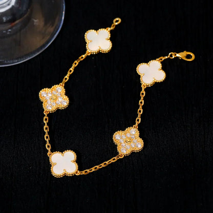 [Elara]LUCKY CLOVER 5-MOTIF-ARMBAND - WEISSE PERLMUTTKOLLEKTION