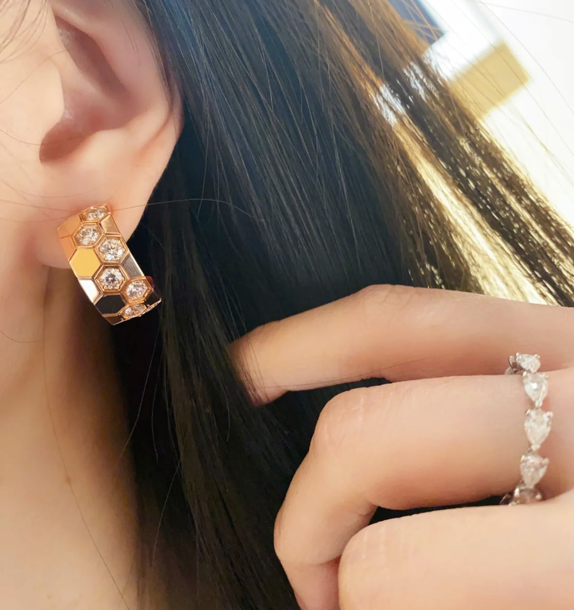 [Elara]BEE LOVE DIAMOND HOOP EARRINGS