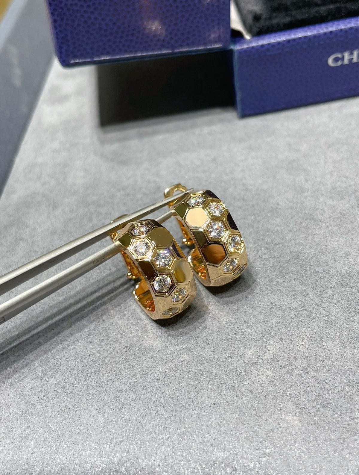 [Elara]BEE LOVE DIAMOND HOOP EARRINGS
