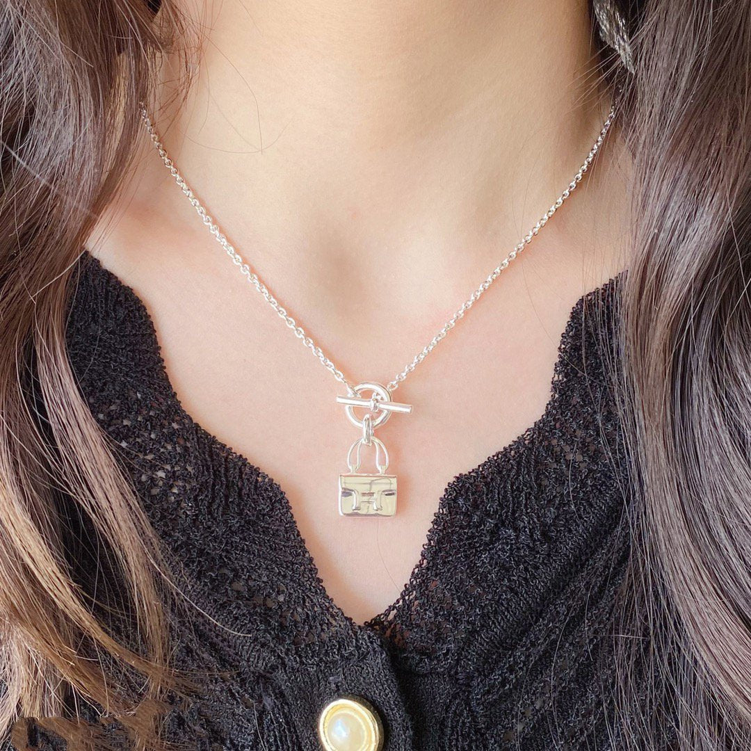 [Elara]CONSTANCE PEDANT SILVER NECKLACE