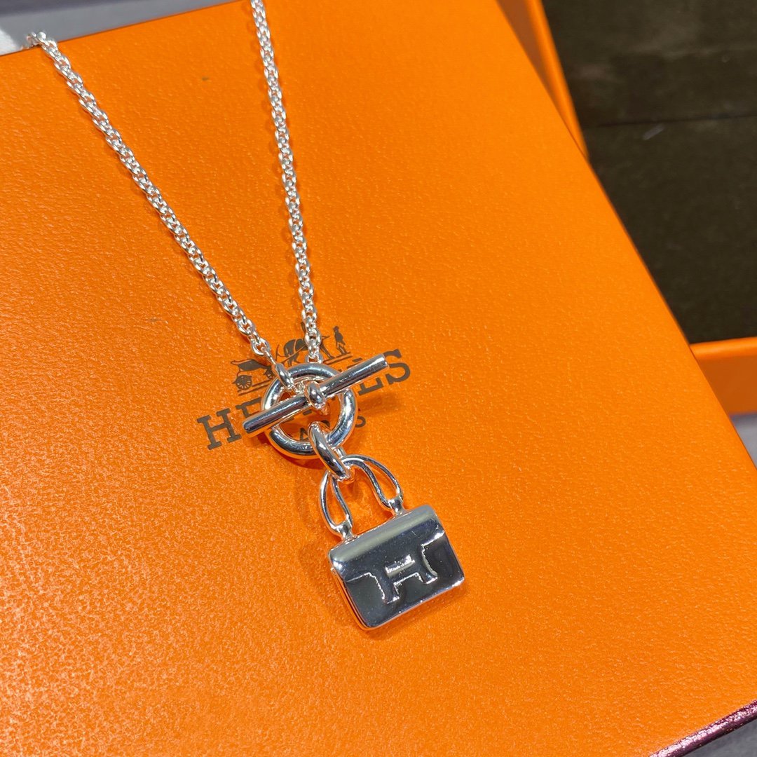 [Elara]CONSTANCE PEDANT SILVER NECKLACE