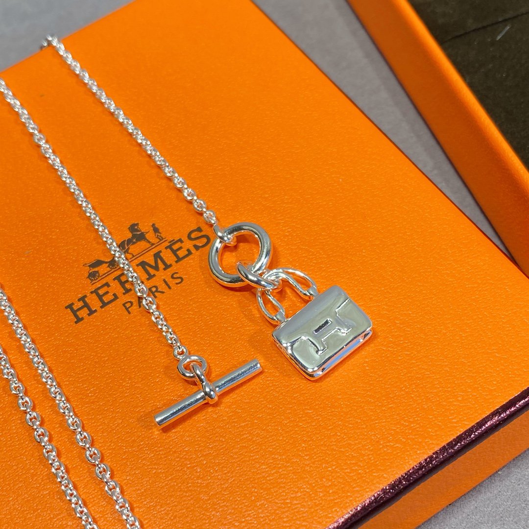 [Elara]CONSTANCE PEDANT SILVER NECKLACE