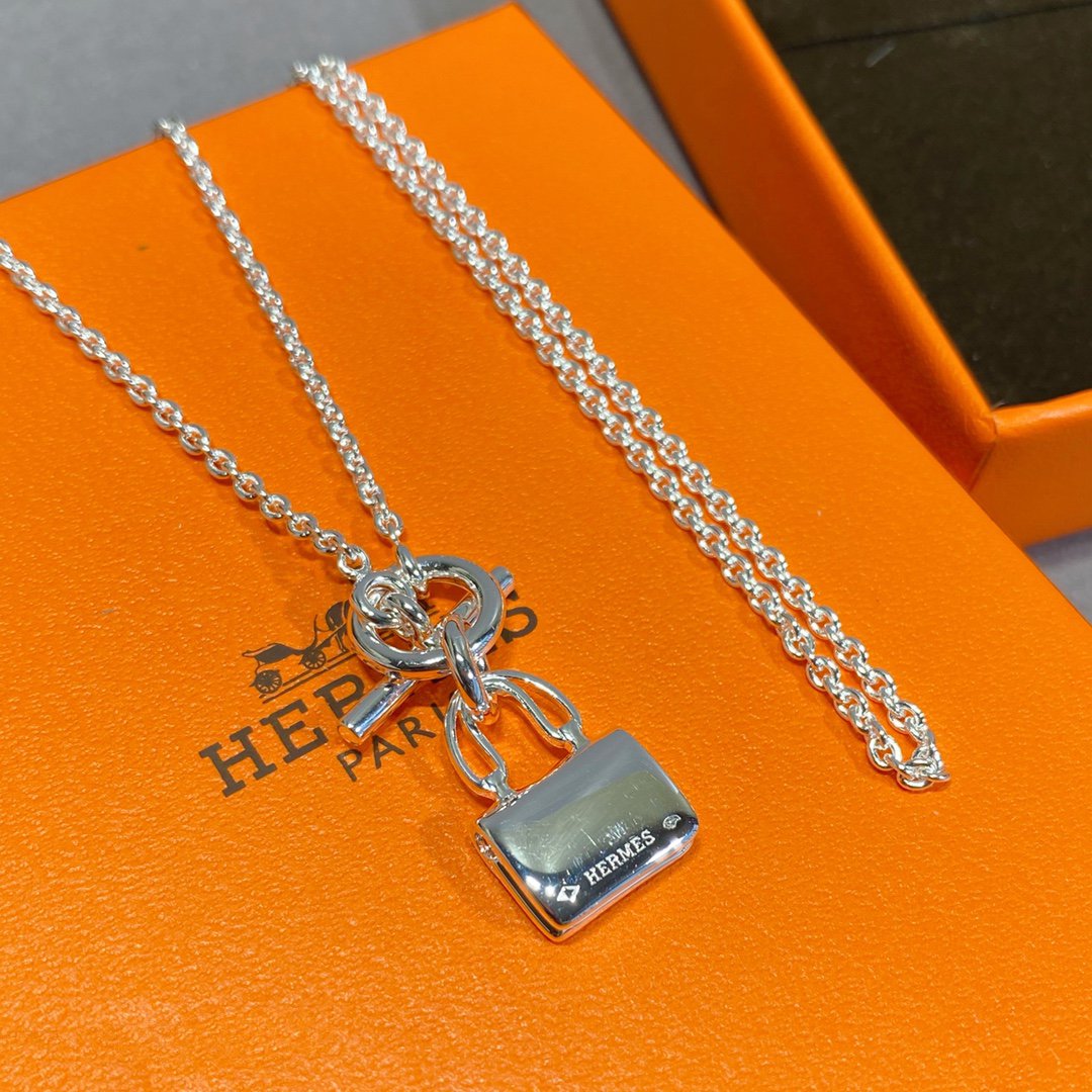 [Elara]CONSTANCE PEDANT SILVER NECKLACE
