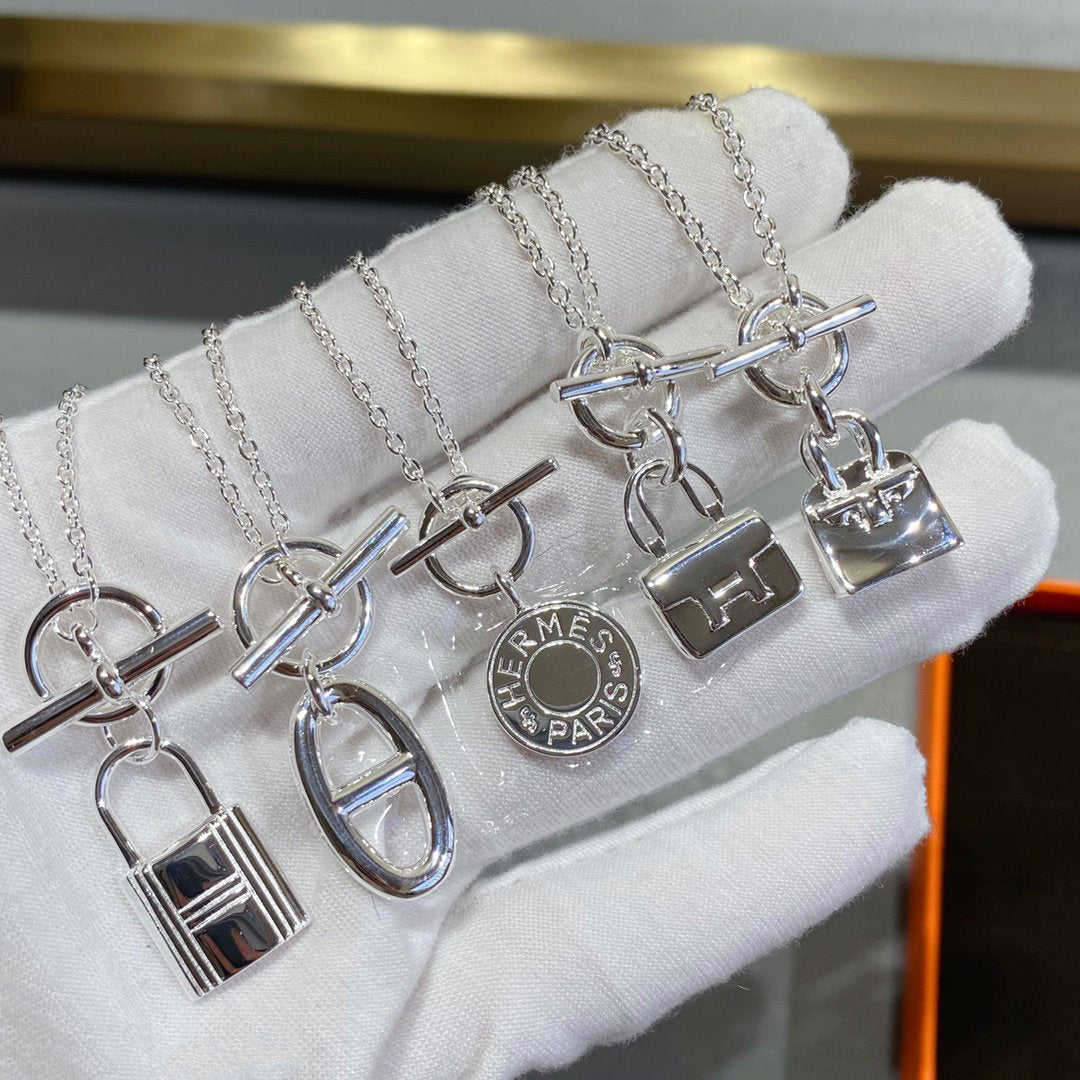 [Elara]CONSTANCE PEDANT SILVER NECKLACE