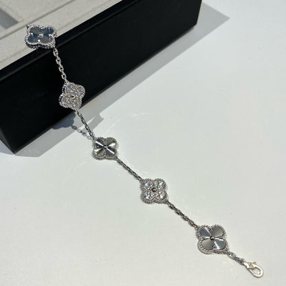 [Elara]GLÜCKSKLEE-ARMBAND MIT 5 MOTIVEN – LASER-KOLLEKTION