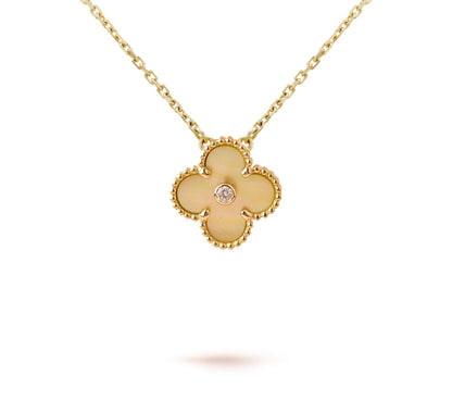 [Elara]LIMITED EDITION CHRISTMAS CLOVER FLOWER NECKLACE - 15MM ANNUAL COLLECTIBLE PENDANT